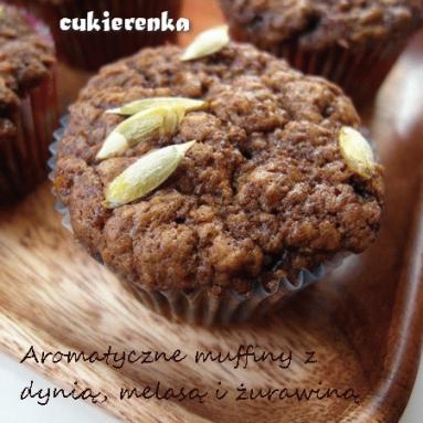 Zdjęcie - Aromatyczne muffiny z dynią, melasą i żurawiną - Przepisy kulinarne ze zdjęciami