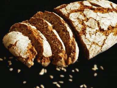 Zdjęcie - Chleb słonecznikowy na zakwasie - Przepisy kulinarne ze zdjęciami