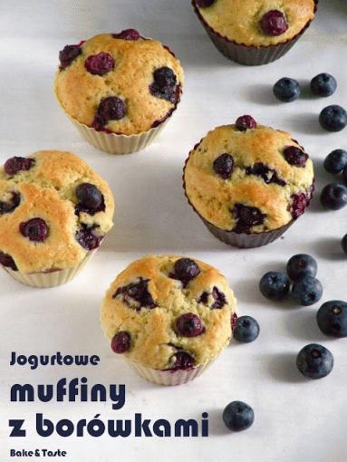 Zdjęcie - Jogurtowe muffiny z borówkami - Przepisy kulinarne ze zdjęciami