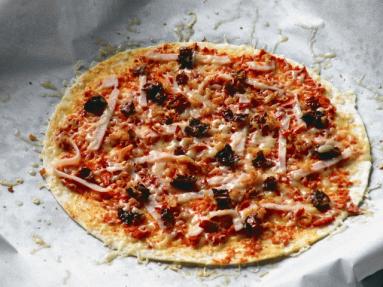 Zdjęcie - Pizza na tortilli - Przepisy kulinarne ze zdjęciami