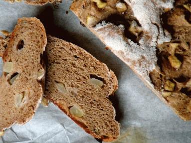 Zdjęcie - Chleb z gruszką - Przepisy kulinarne ze zdjęciami