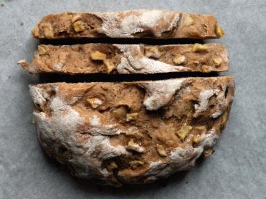 Zdjęcie - Chleb z gruszką - Przepisy kulinarne ze zdjęciami
