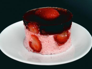 Zdjęcie - Sernik jogurtowy z herbacianą galaretką - Przepisy kulinarne ze zdjęciami