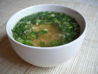 Zdjęcie - Chińska zupa z mieloną wołowiną i kolendrą - Przepisy kulinarne ze zdjęciami