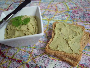 Zdjęcie - Hummus z awokado i kolendrą - Przepisy kulinarne ze zdjęciami