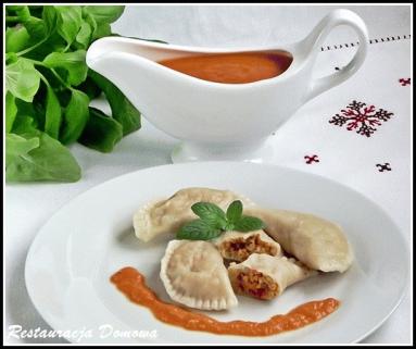 Zdjęcie - Pierogi z mięsem, pieczoną papryką i kuskusem - Przepisy kulinarne ze zdjęciami