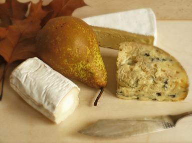 Zdjęcie - Chleb z serem pleśniowym i gruszką - Przepisy kulinarne ze zdjęciami