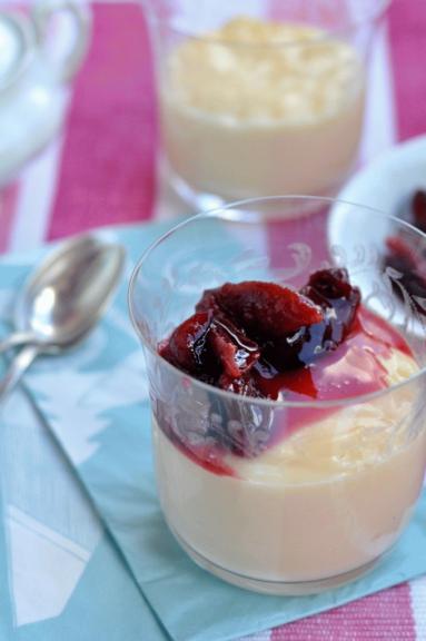 Zdjęcie - Pudding waniliowy z cynamonowym sosem śliwkowym - Przepisy kulinarne ze zdjęciami