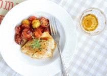 Zdjęcie - Kurczak glazurowany miodem z balsamicznymi pomidorkami - Przepisy kulinarne ze zdjęciami