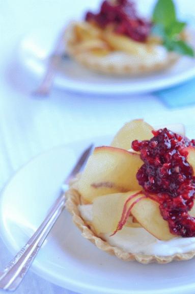Zdjęcie - Tartaletki z mascarpone i owocami - Przepisy kulinarne ze zdjęciami
