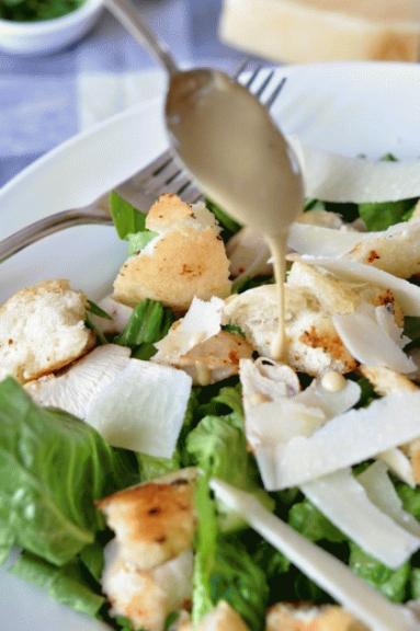 Zdjęcie - Ceasar salad – sałatka idealna na letni obiad - Przepisy kulinarne ze zdjęciami
