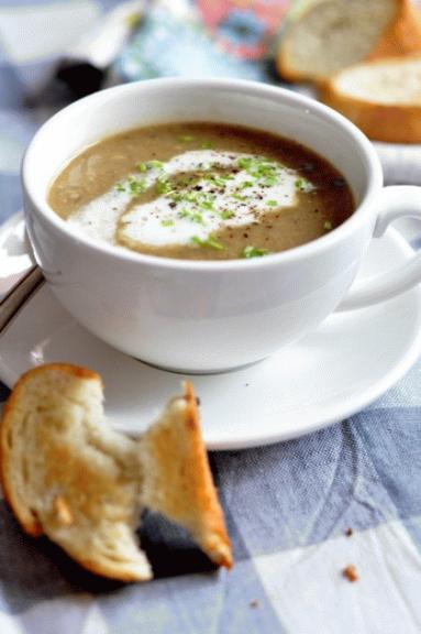 Zdjęcie - Zupa krem z pieczarek i suszonych grzybów - Przepisy kulinarne ze zdjęciami