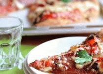 Zdjęcie - Pizza po raz kolejny (z mąką kukurydzianą) - Przepisy kulinarne ze zdjęciami