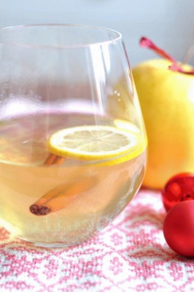 Zdjęcie - Rozgrzewający napój jabłkowo- cytrynowy - Przepisy kulinarne ze zdjęciami