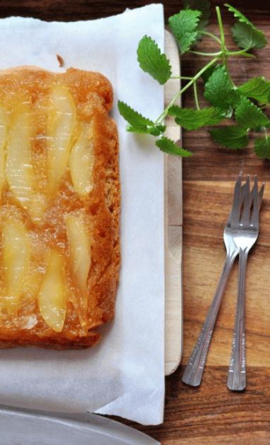 Zdjęcie - Odwrócone ciasto z gruszkami, karmelem i skórką pomarańczową - Przepisy kulinarne ze zdjęciami