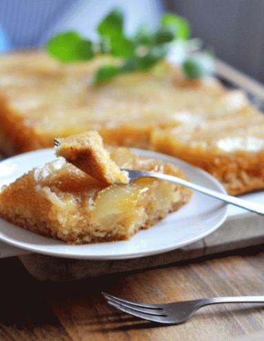 Zdjęcie - Odwrócone ciasto z gruszkami, karmelem i skórką pomarańczową - Przepisy kulinarne ze zdjęciami