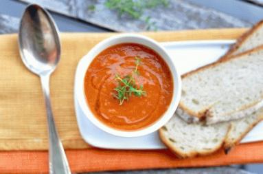Zdjęcie - Gęsta zupa z pieczonych pomidorów z aromatycznym czosnkiem - Przepisy kulinarne ze zdjęciami