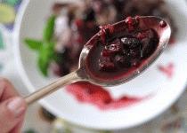 Zdjęcie - Wątróbka w jagodowym sosie - Przepisy kulinarne ze zdjęciami