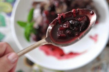 Zdjęcie - Wątróbka w jagodowym sosie - Przepisy kulinarne ze zdjęciami