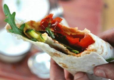 Zdjęcie - Tortille z grillowanymi warzywami - Przepisy kulinarne ze zdjęciami