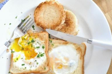 Zdjęcie - Śniadanie (nie)klasyczne: jajka i tosty - Przepisy kulinarne ze zdjęciami