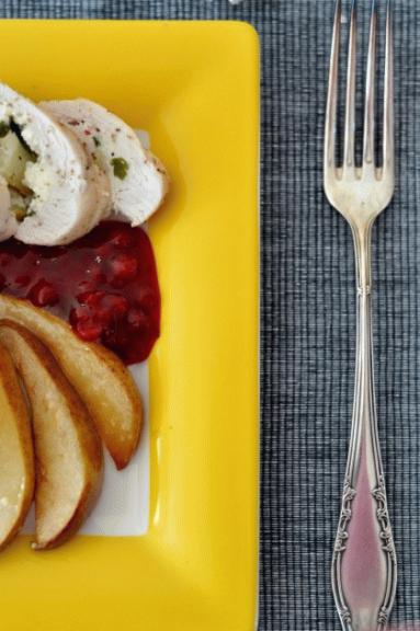 Zdjęcie - Kurczak faszerowany serem pleśniowym i gruszkami - Przepisy kulinarne ze zdjęciami