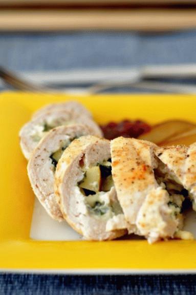 Zdjęcie - Kurczak faszerowany serem pleśniowym i gruszkami - Przepisy kulinarne ze zdjęciami