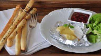 Zdjęcie - Szybkie „fondue” i chlebowe paluszki Grissini - Przepisy kulinarne ze zdjęciami