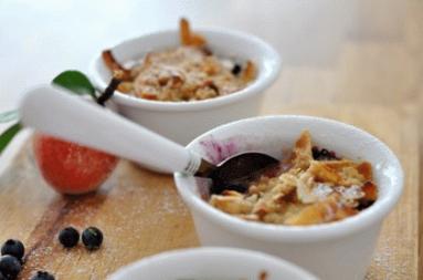 Zdjęcie - Zapiekane brzoskwinie z kruszonką i kokosową nutą - Przepisy kulinarne ze zdjęciami
