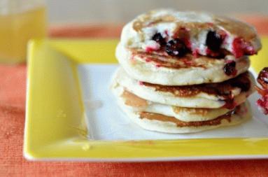 Zdjęcie - Klasyczne pancakes z borówkami - Przepisy kulinarne ze zdjęciami