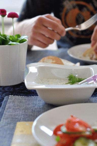 Zdjęcie - Faszerowane grillowane kotleciki z jogurtowym sosem - Przepisy kulinarne ze zdjęciami