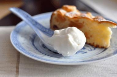 Zdjęcie - Lekkie ciasto z jabłkami - Przepisy kulinarne ze zdjęciami