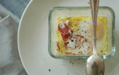 Zdjęcie - Jajka pieczone z wędzoną szynką - Przepisy kulinarne ze zdjęciami