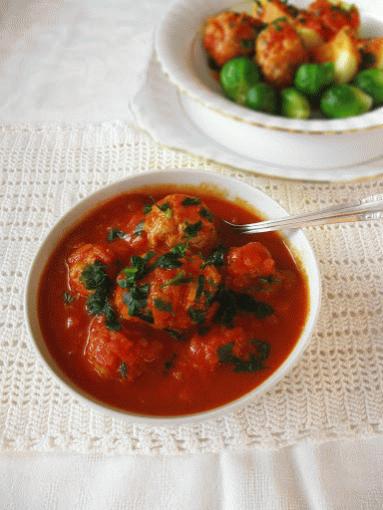 Zdjęcie - Klopsiki w sosie pomidorowym - Przepisy kulinarne ze zdjęciami