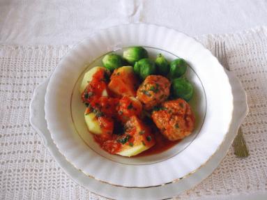 Zdjęcie - Klopsiki w sosie pomidorowym - Przepisy kulinarne ze zdjęciami
