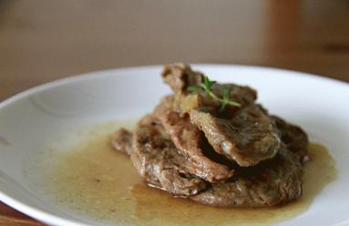 Zdjęcie - Bitki wieprzowe w sosie  własnym - Przepisy kulinarne ze zdjęciami