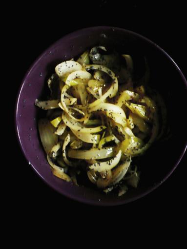 Zdjęcie - Cebularze – bułeczki z makiem i cebulą - Przepisy kulinarne ze zdjęciami