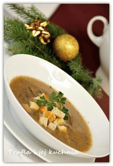 Zdjęcie - Zupa z borowików z  grzankami - Przepisy kulinarne ze zdjęciami