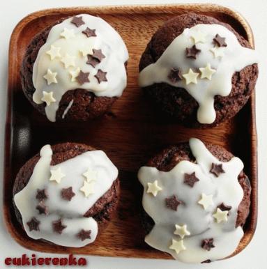 Zdjęcie - Czekoladowe muffinki z migdałami i kandyzowanymi wiśniami - Przepisy kulinarne ze zdjęciami