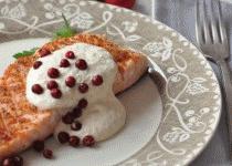 Zdjęcie - Potrawy wigilijne: łosoś z kremowym sosem chrzanowym - Przepisy kulinarne ze zdjęciami