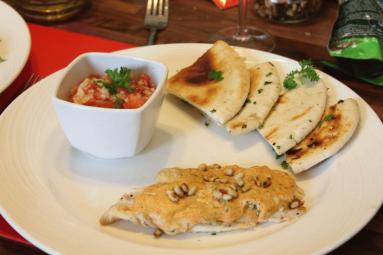 Zdjęcie - Tilapia po libańsku w sosie tahini z marokańską salsą - Przepisy kulinarne ze zdjęciami