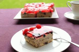 Zdjęcie - Ciasto na biszkoptach z kremem i borówką - Przepisy kulinarne ze zdjęciami
