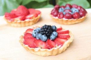 Zdjęcie - Kruche babeczki z owocami - Przepisy kulinarne ze zdjęciami