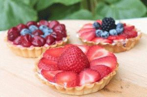 Zdjęcie - Kruche babeczki z owocami - Przepisy kulinarne ze zdjęciami