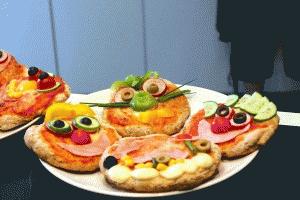 Zdjęcie - Mini pizze - Przepisy kulinarne ze zdjęciami