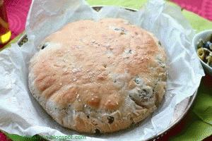 Zdjęcie - Wspaniały chleb pszenny z oliwkami - Przepisy kulinarne ze zdjęciami