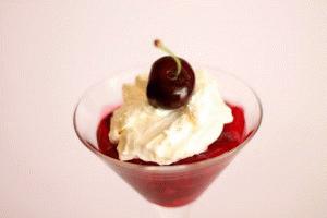 Zdjęcie - Deser z czereśniami i kremem z białej czekolady - Przepisy kulinarne ze zdjęciami