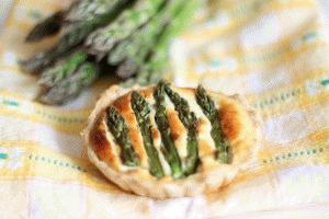 Zdjęcie - Tartaletki za szparagami - Przepisy kulinarne ze zdjęciami