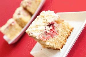 Zdjęcie - Ciasto na maślance z owocami i kruszonką - Przepisy kulinarne ze zdjęciami