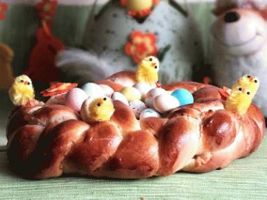 Zdjęcie - Wielkanocny wieniec drożdżowy - Przepisy kulinarne ze zdjęciami